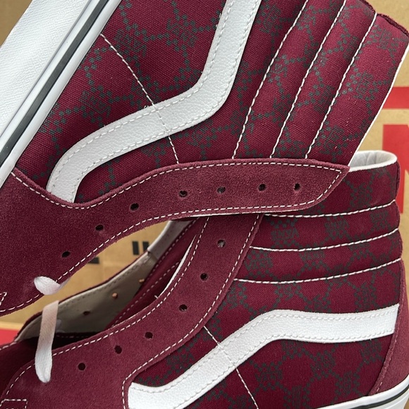 Vans Men’s Sk8-Hỉ Monogram Port Royale
VN0005U94QU
Sneakers - Picture 15 of 16